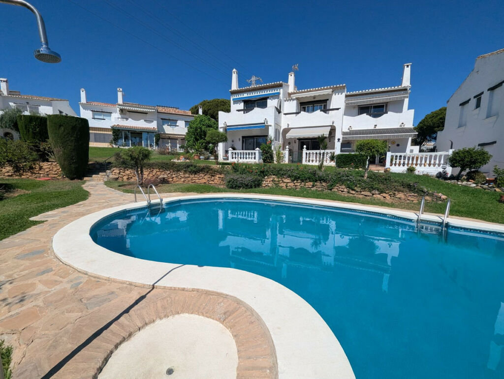 Townhouse Calahonda Málaga - image 3