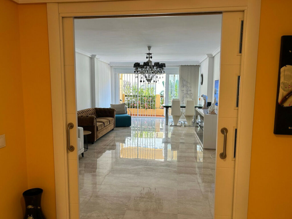 Ground Floor Apartment Elviria Málaga - image 3