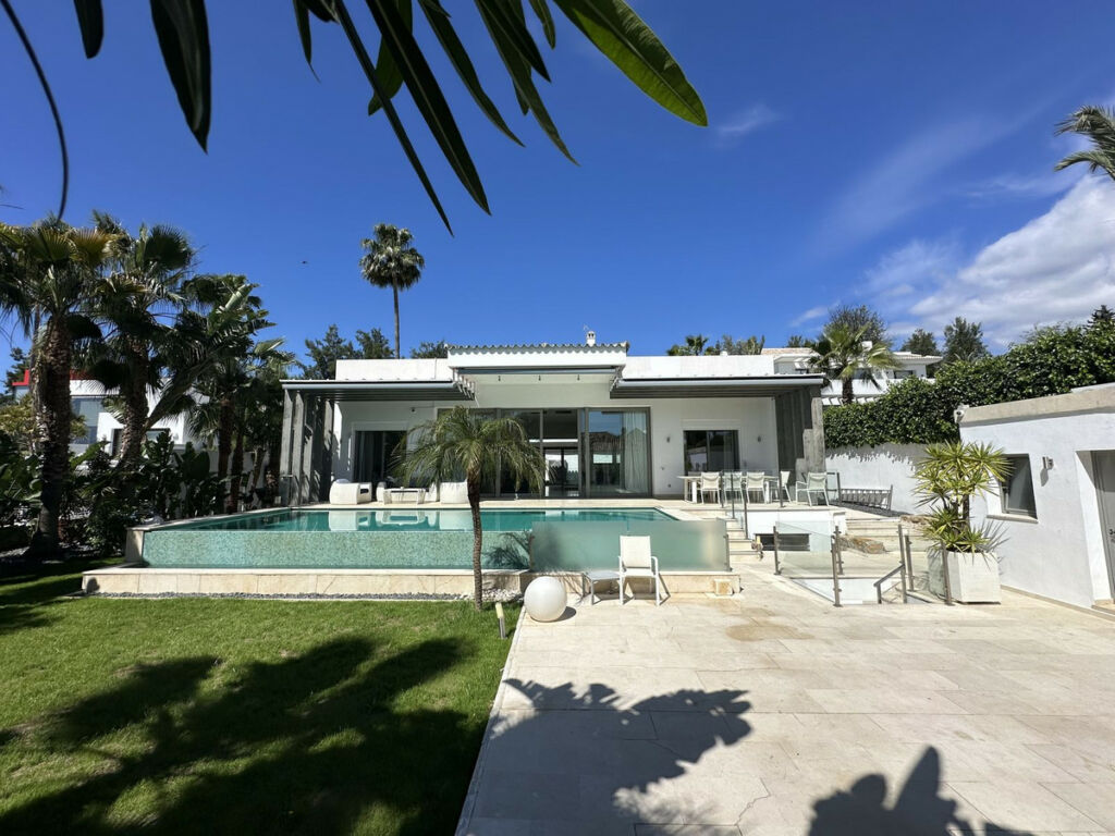 Detached Villa Benahavís Málaga - image 3