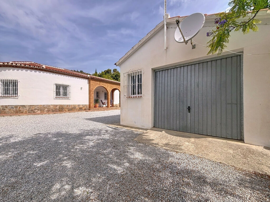Detached Villa Canillas de Albaida Málaga - image 4