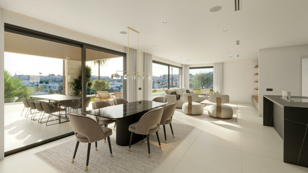 Detached Villa New Golden Mile Málaga - image 3