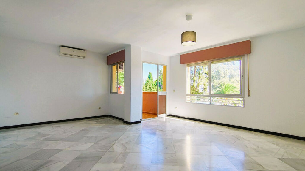 Middle Floor Apartment San Pedro de Alcántara Málaga - image 3