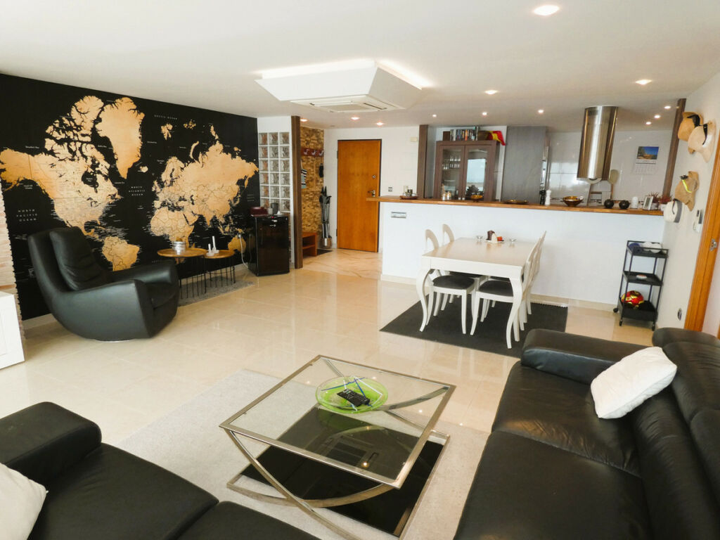 Middle Floor Apartment Torrevieja Alicante - image 3