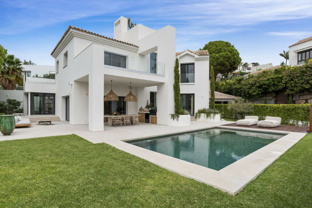 Detached Villa Benahavís Málaga - image 3