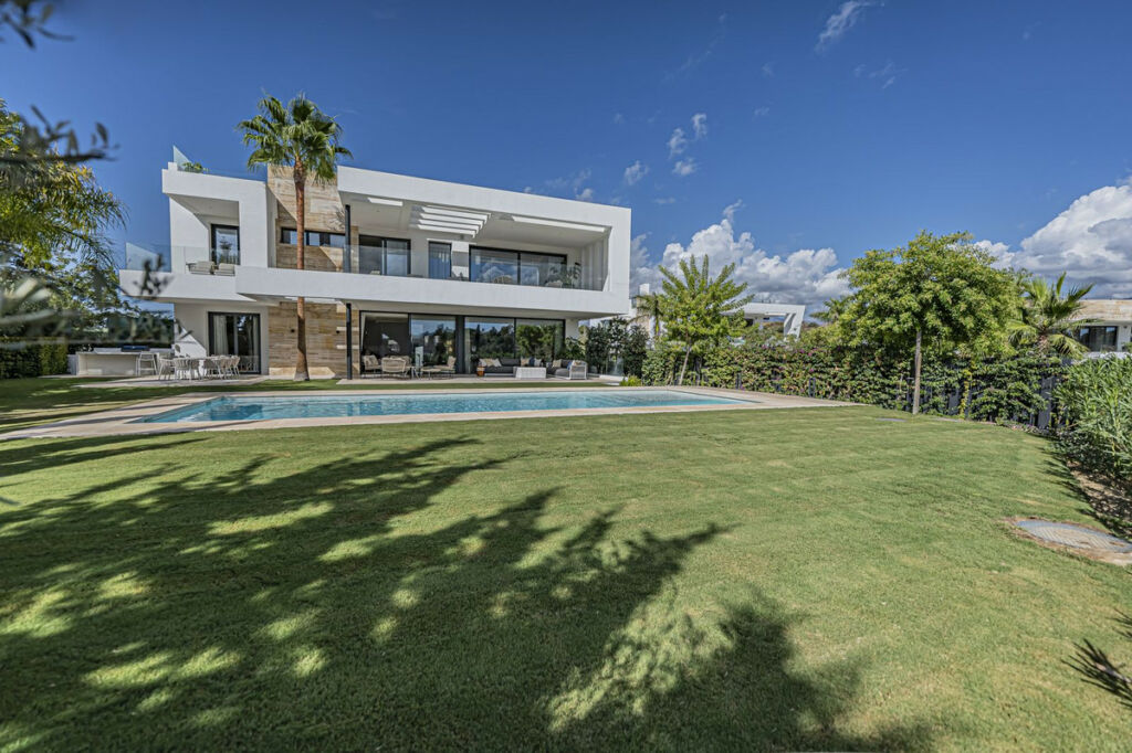 Detached Villa The Golden Mile Málaga - image 3