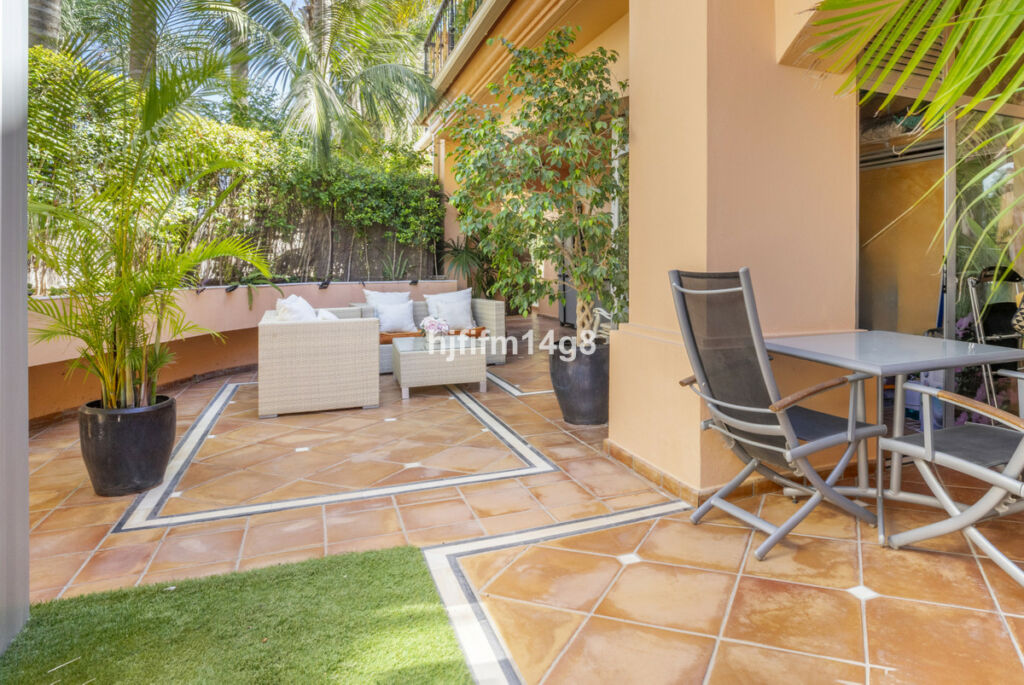 Ground Floor Apartment Puerto Banús Málaga - image 3