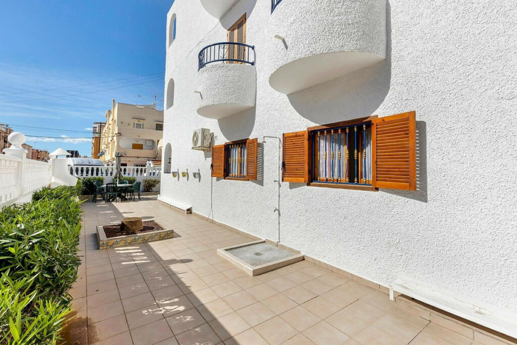 Ground Floor Apartment Torrevieja Alicante - image 3