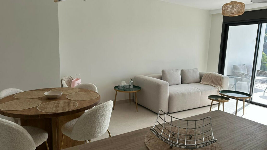 Middle Floor Apartment La Quinta Málaga - image 3
