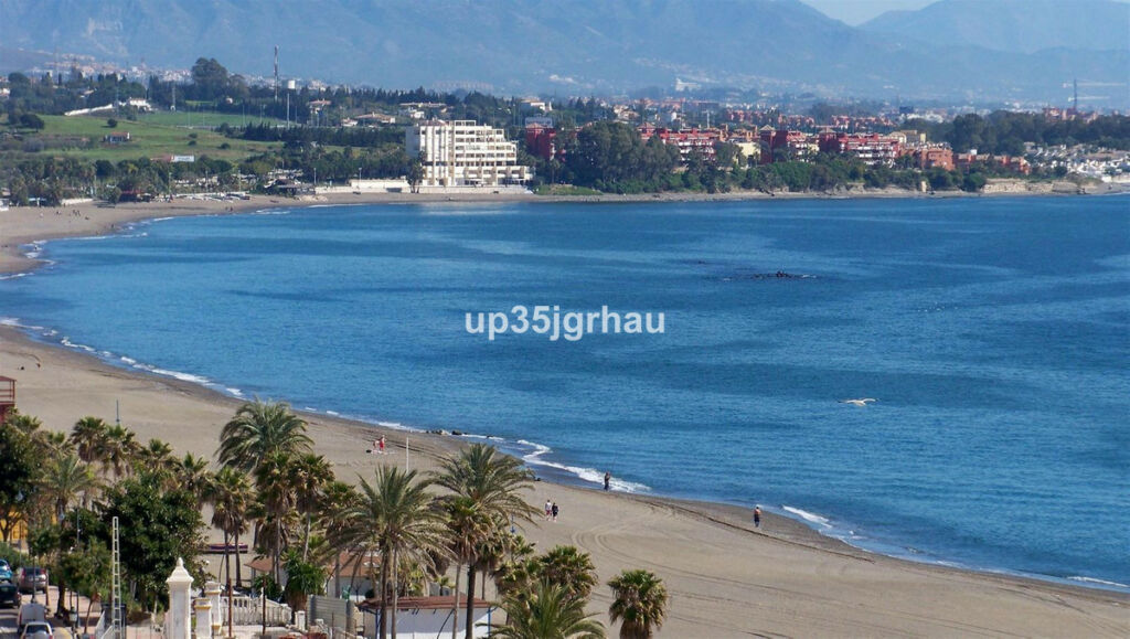 Townhouse Estepona Málaga - image 3