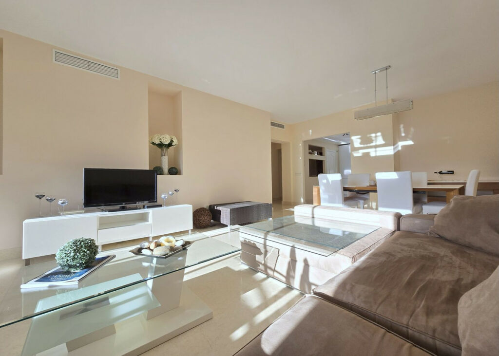 Ground Floor Apartment Benahavís Málaga - image 3