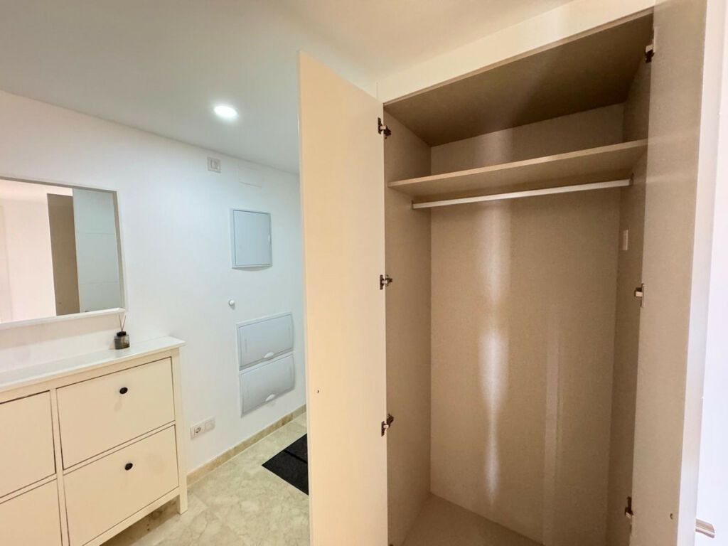 Middle Floor Apartment Torrevieja Alicante - image 3