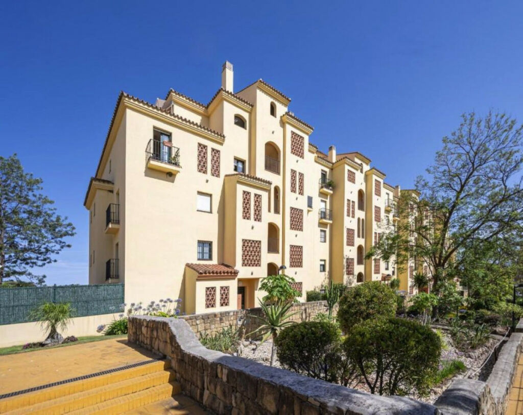 Ground Floor Apartment Estepona Málaga - image 3