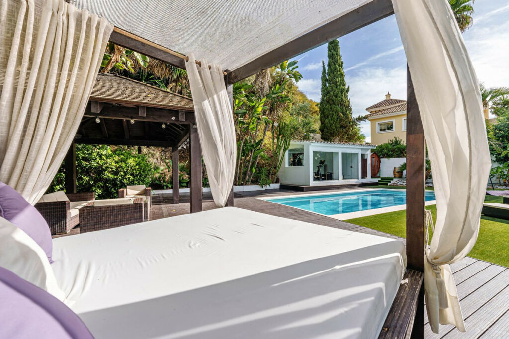 Detached Villa Marbella Málaga - image 3