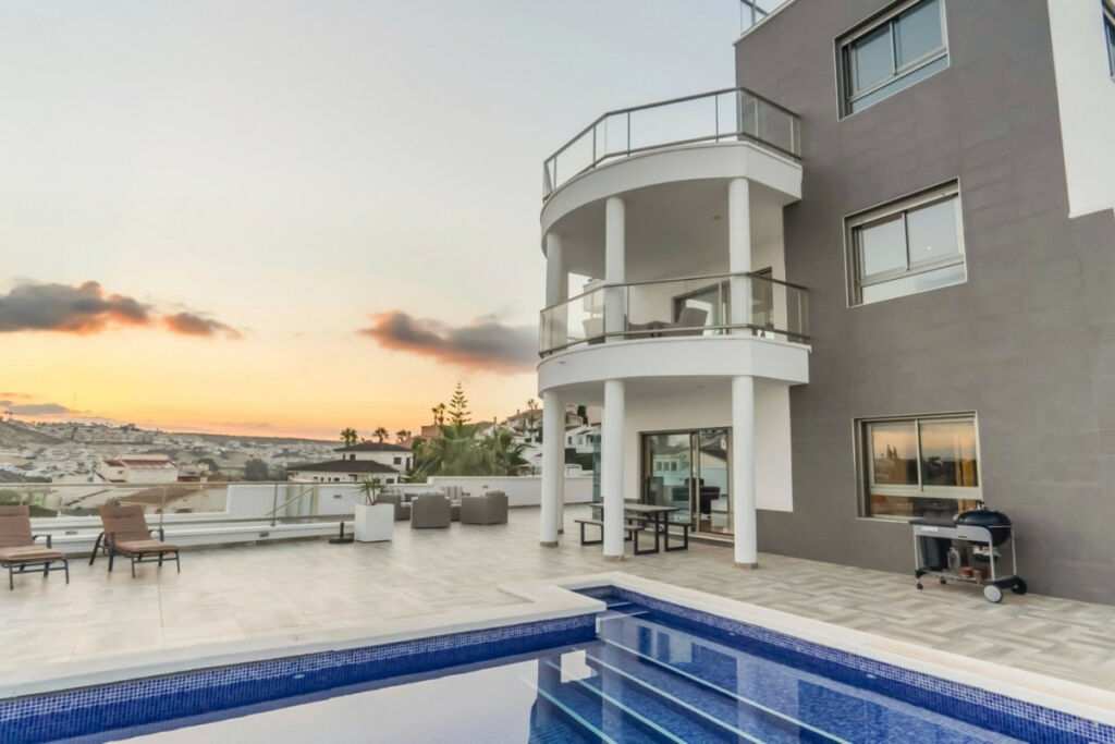 Detached Villa Ciudad Quesada Alicante - image 3