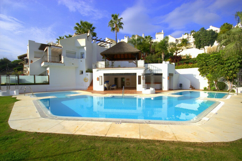 Townhouse Istán Málaga - image 3