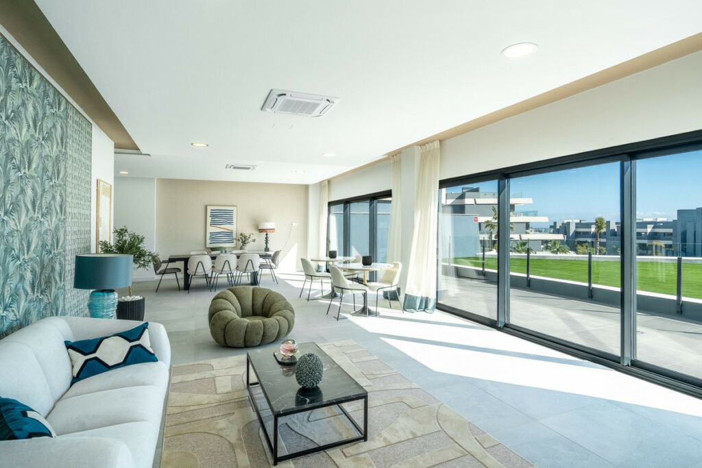 Middle Floor Apartment Estepona Málaga - image 3