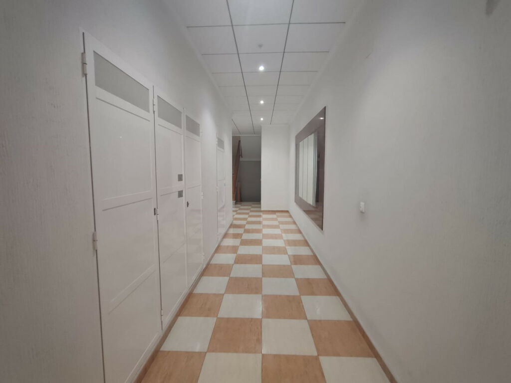 Middle Floor Apartment Torrevieja Alicante - image 3