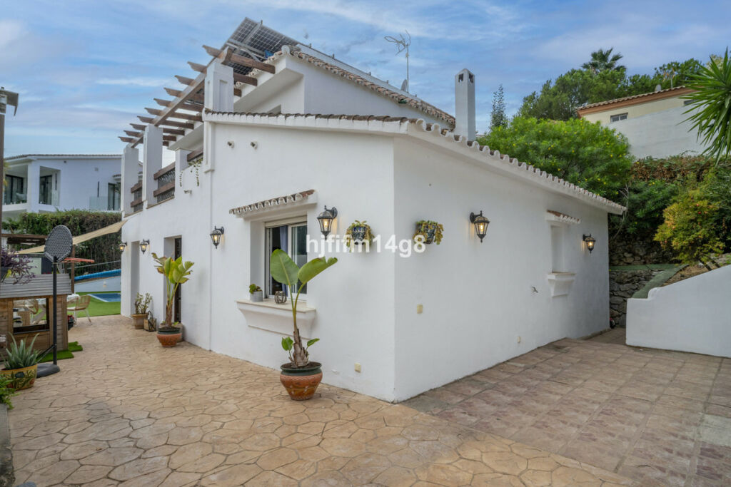 Detached Villa La Campana Málaga - image 3