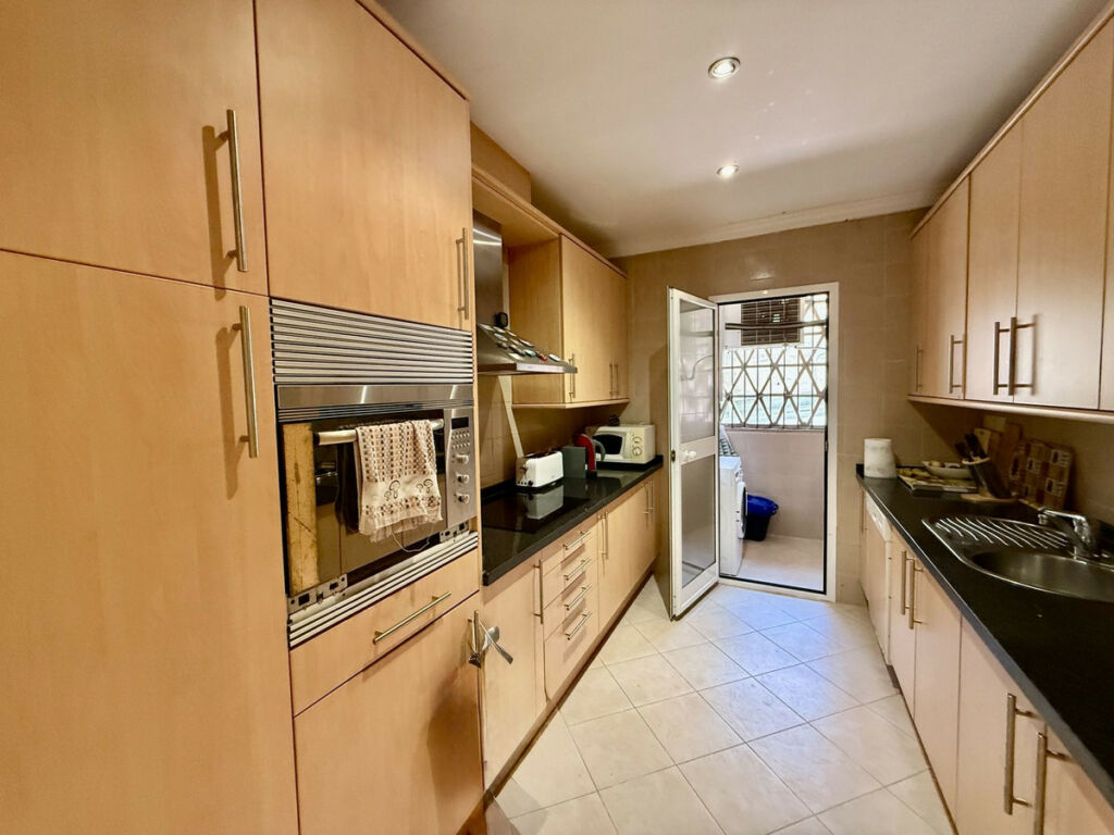 Middle Floor Apartment Elviria Málaga - image 3
