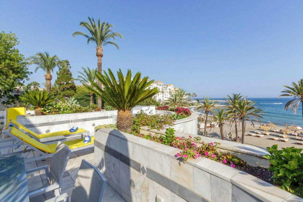 Middle Floor Apartment Puerto Banús Málaga - image 3