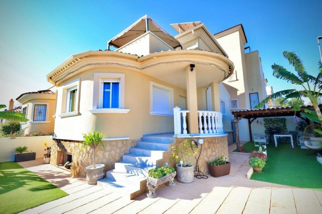 Detached Villa San Miguel de Salinas Alicante - image 3