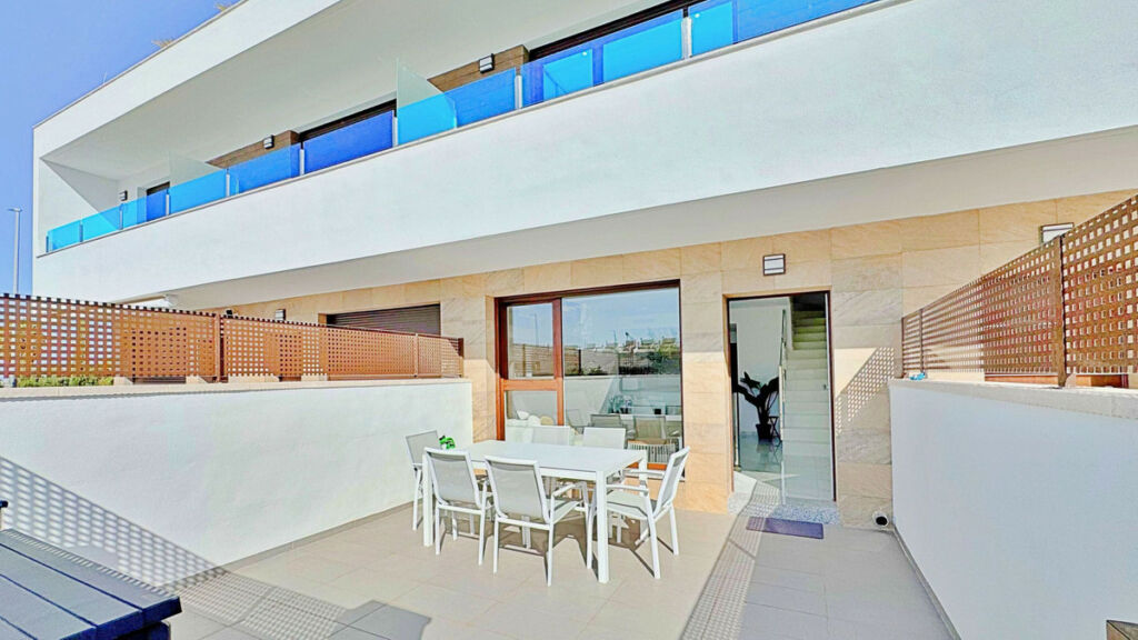 Townhouse Los Balcones Alicante - image 3
