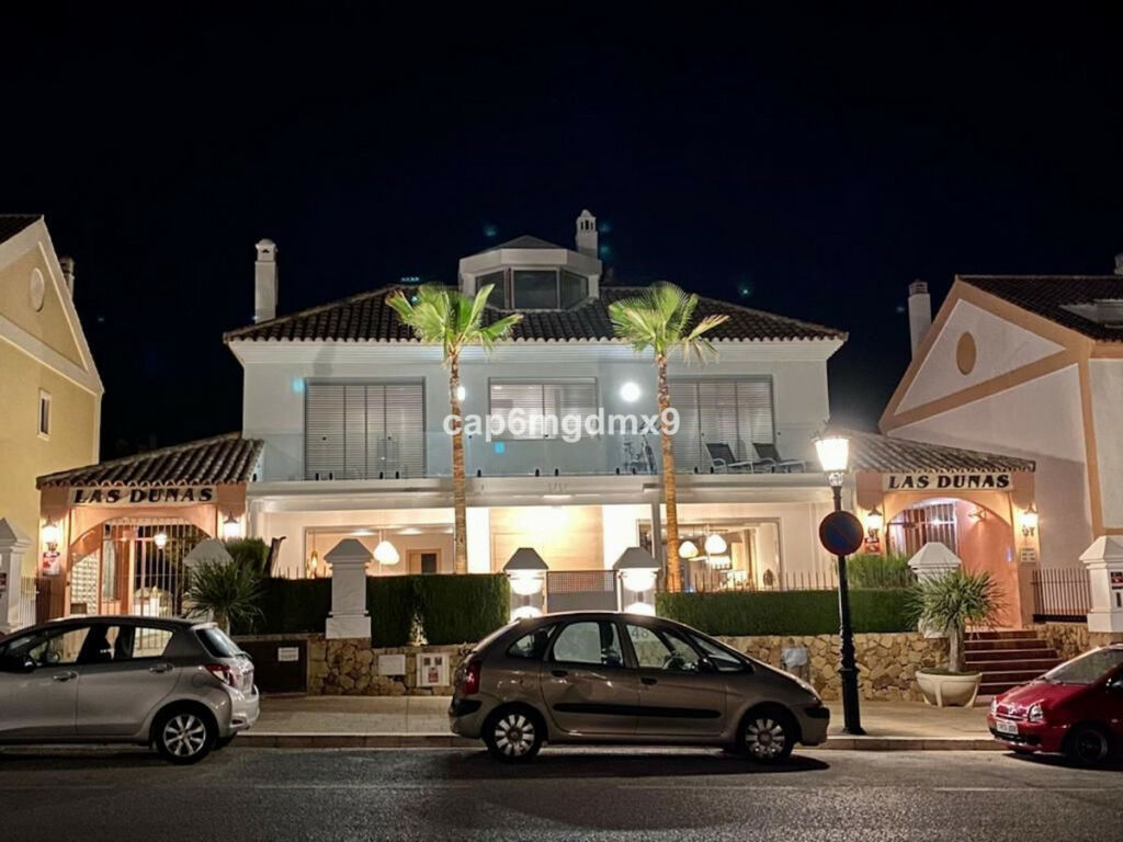Semi-Detached House Bahía de Marbella Málaga - image 3