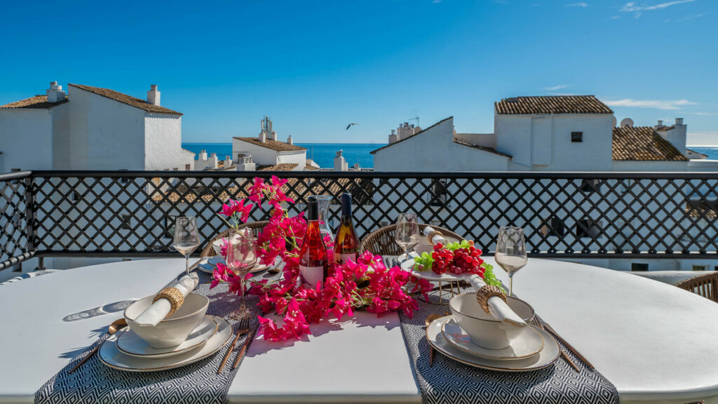 Middle Floor Apartment Puerto Banús Málaga - image 3
