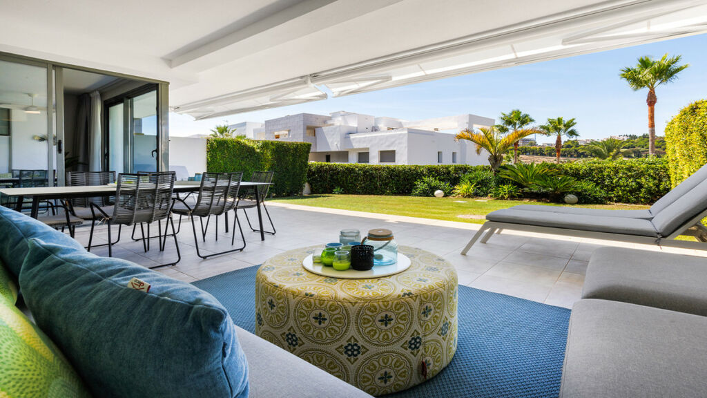 Middle Floor Apartment Casares Málaga - image 3