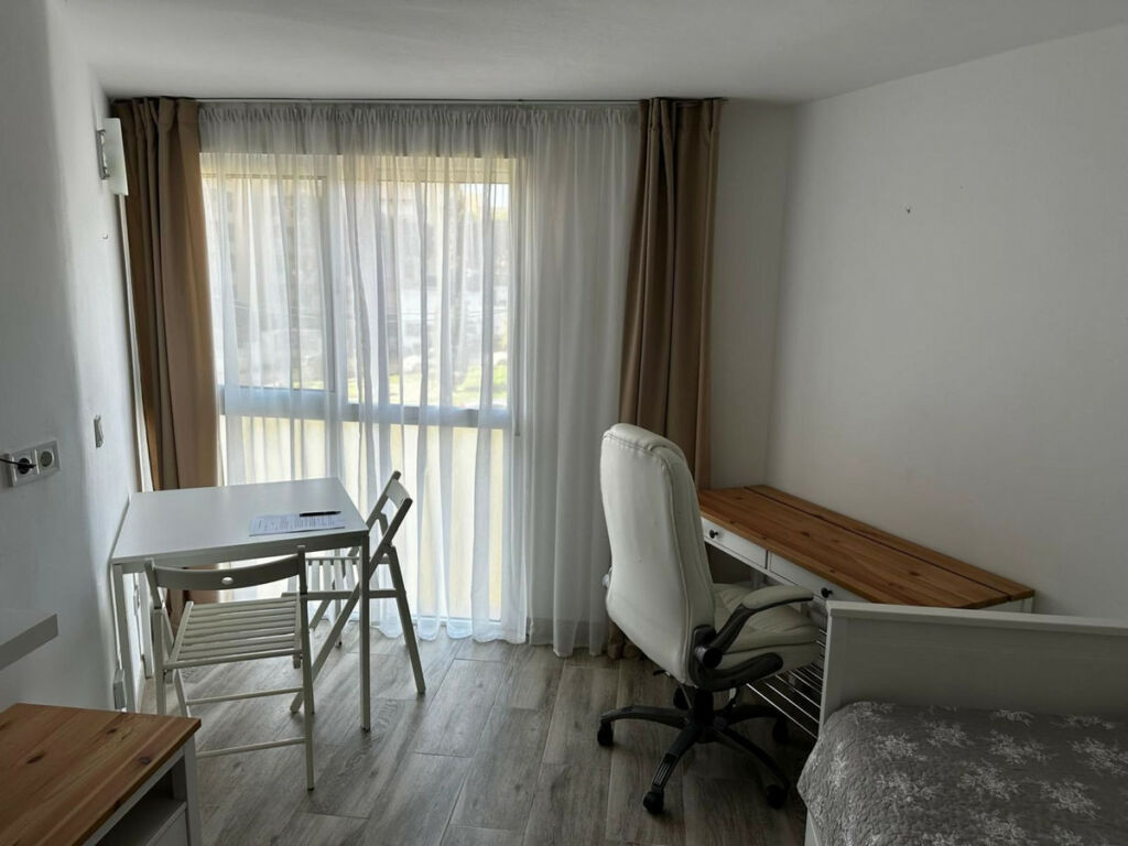 Middle Floor Studio Calypso Málaga - image 3
