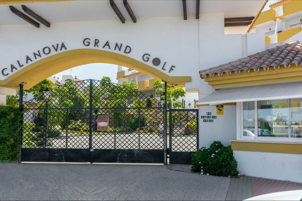 Middle Floor Apartment La Cala Golf Málaga - image 3
