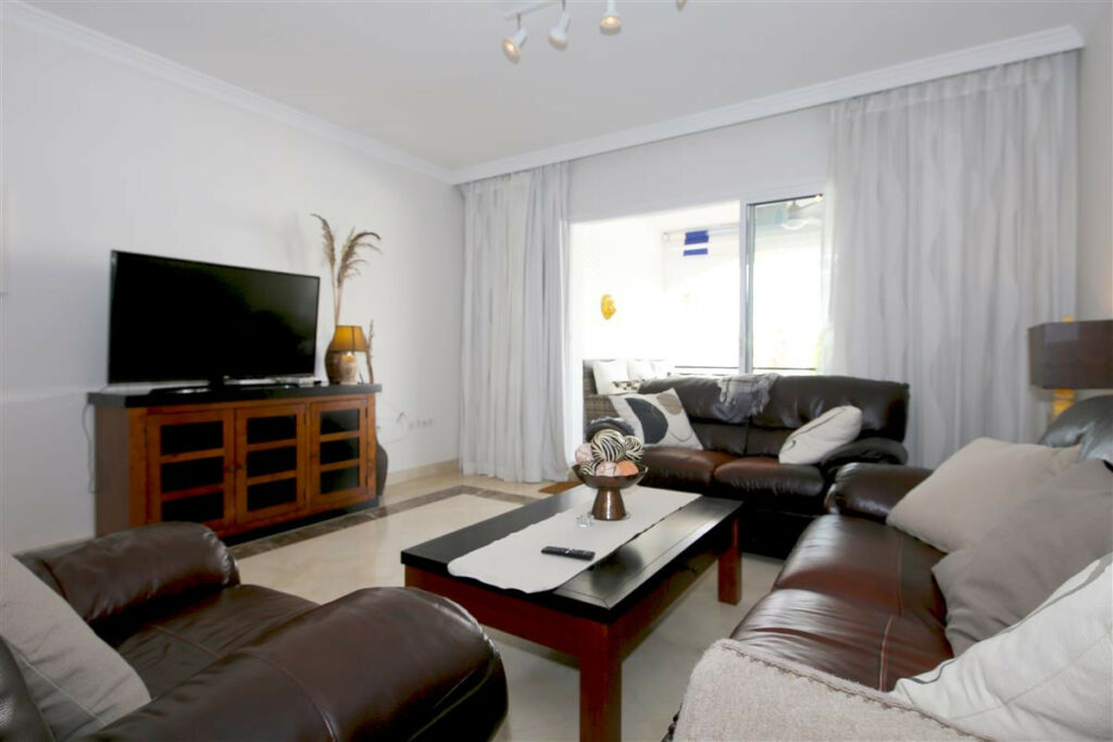 Middle Floor Apartment Marbella Málaga - image 3