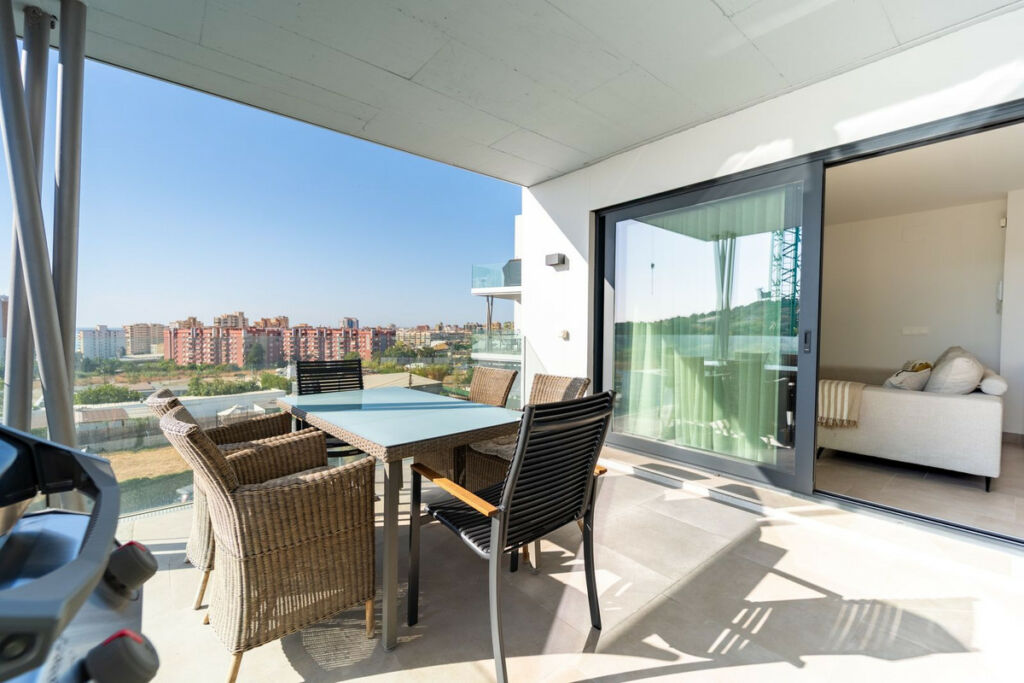 Middle Floor Apartment Fuengirola Málaga - image 3