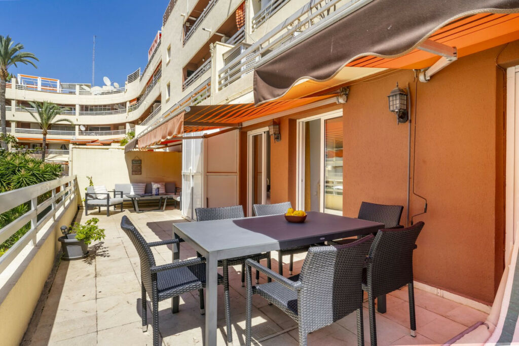 Middle Floor Apartment Marbella Málaga - image 3
