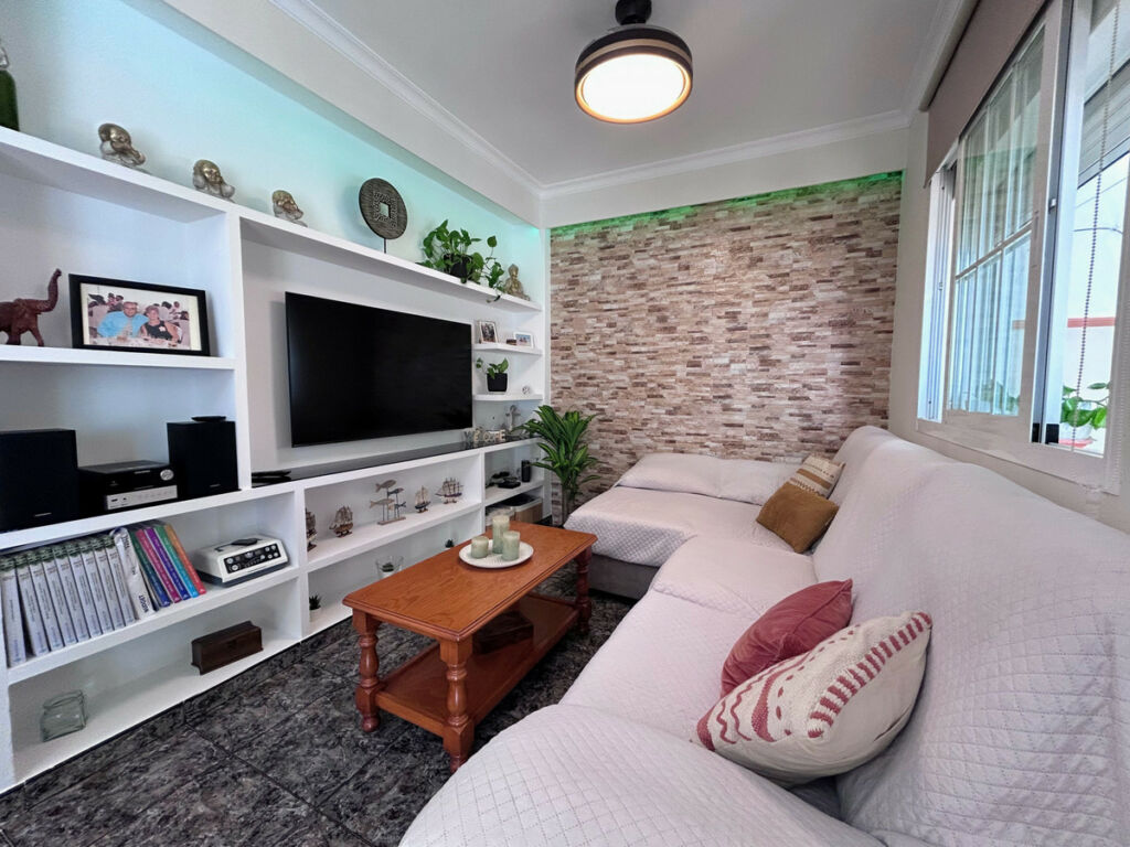Middle Floor Apartment Estepona Málaga - image 3