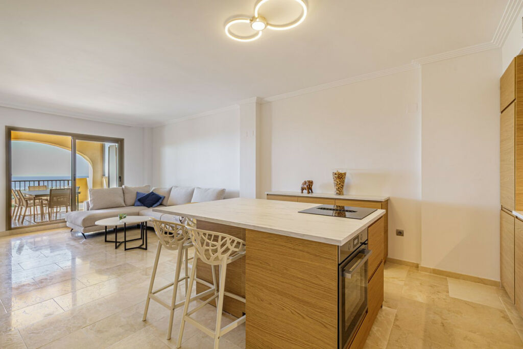 Ground Floor Apartment Benahavís Málaga - image 3