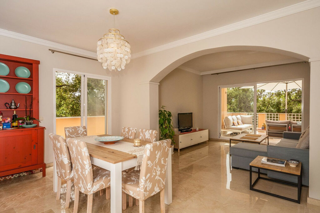 Middle Floor Apartment Elviria Málaga - image 3