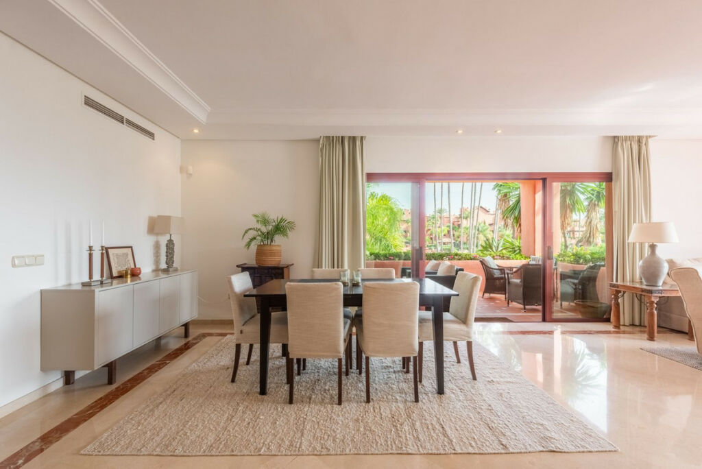 Middle Floor Apartment New Golden Mile Málaga - image 3