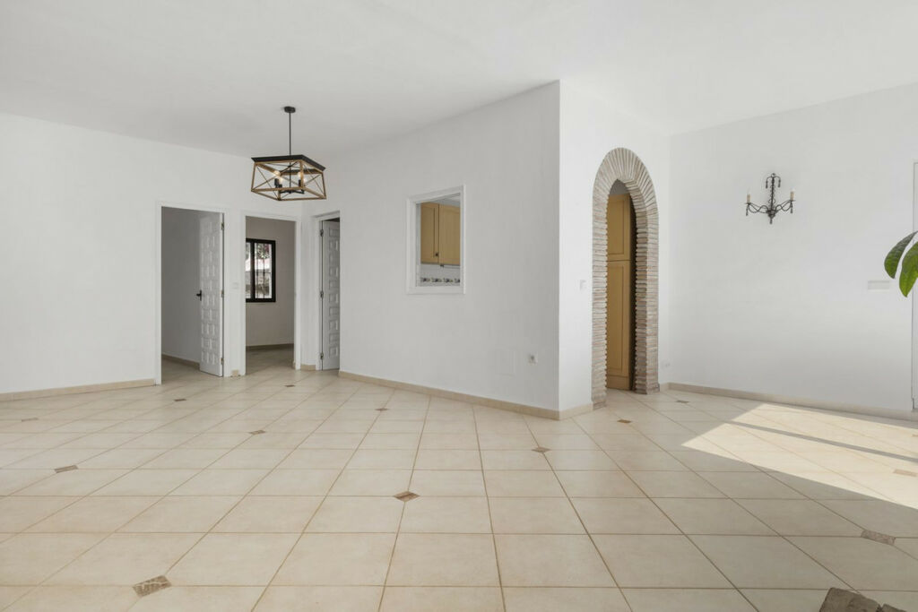Detached Villa Coín Málaga - image 3