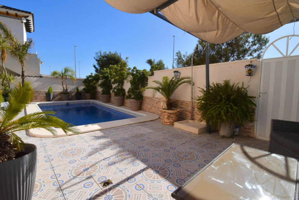 Detached Villa Playa Flamenca Alicante - image 3