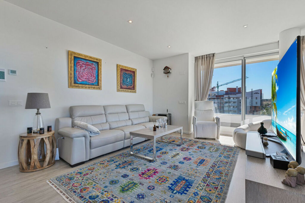 Middle Floor Apartment Nueva Andalucía Málaga - image 3