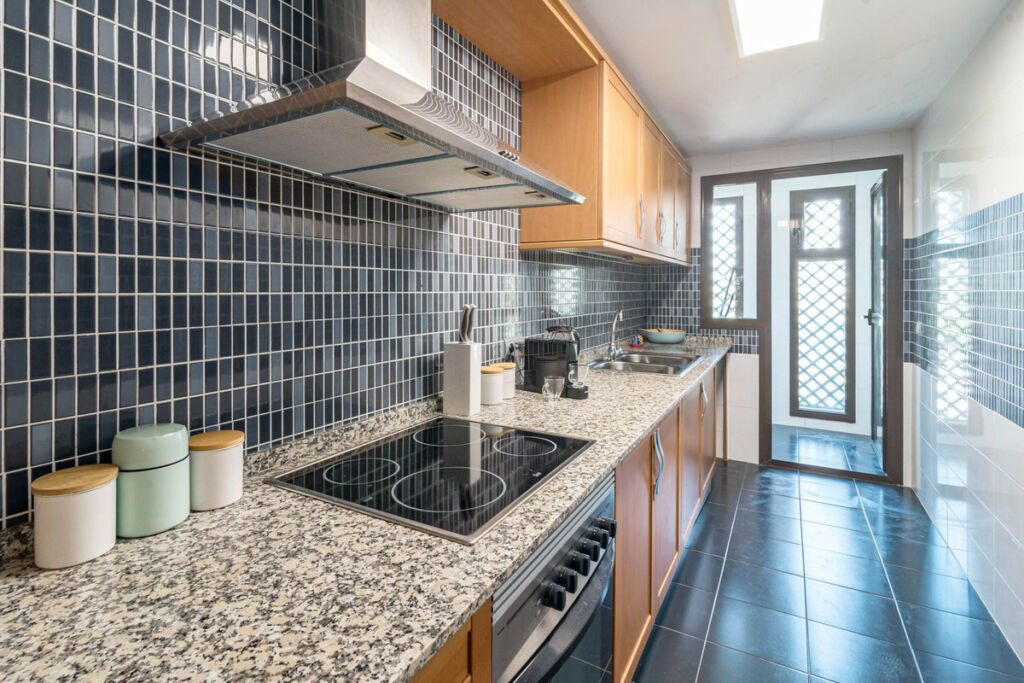 Ground Floor Apartment Selwo Málaga - image 3