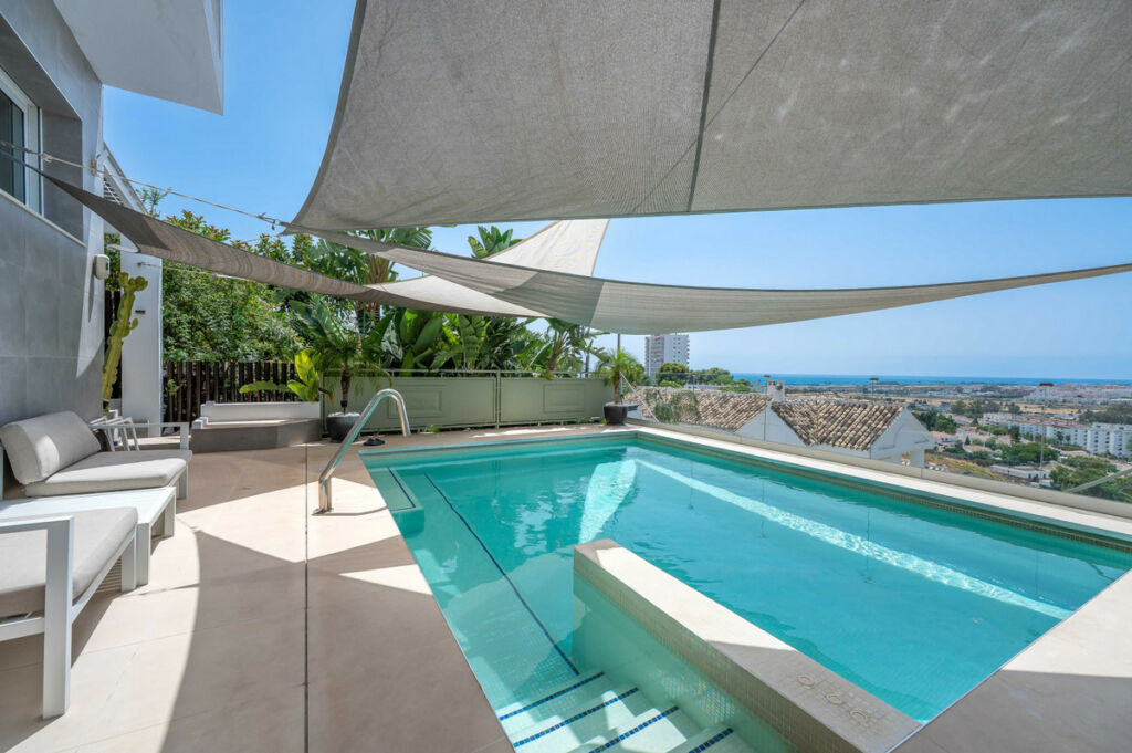 Detached Villa Nueva Andalucía Málaga - image 3