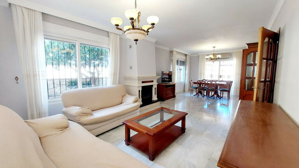 Townhouse Los Boliches Málaga - image 3