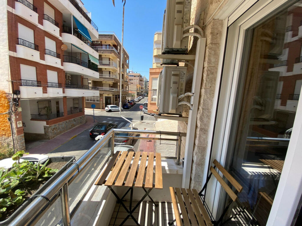 Middle Floor Apartment Torrevieja Alicante - image 3