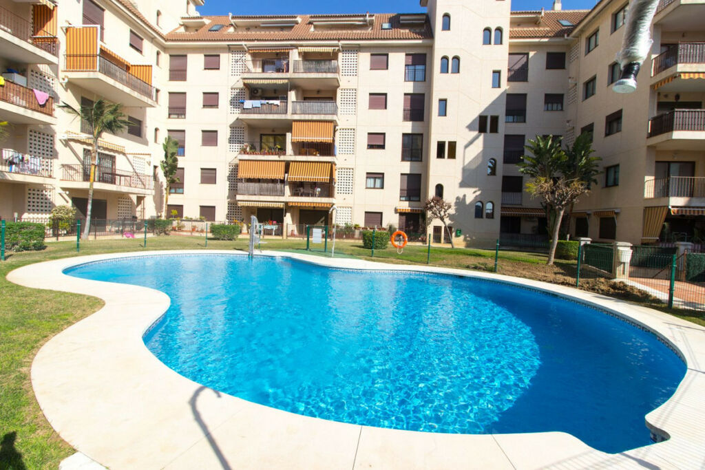 Middle Floor Apartment San Luis de Sabinillas Málaga - image 3