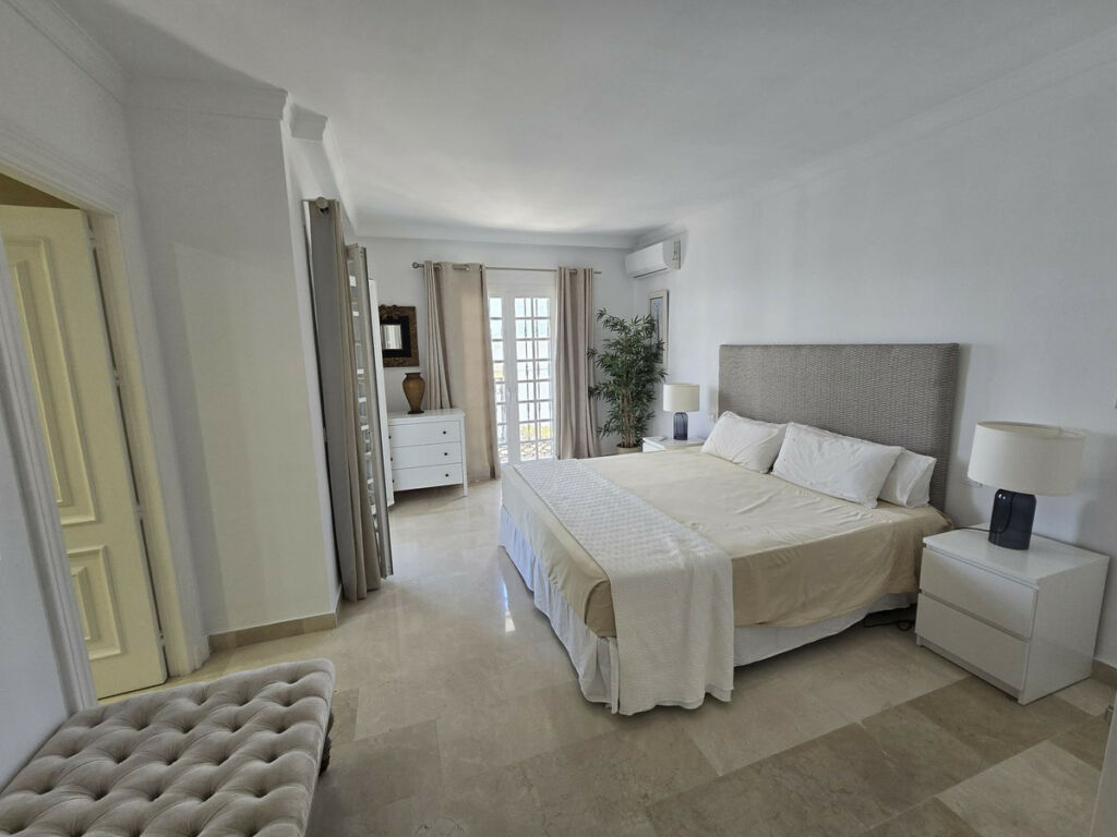 Townhouse Aloha Málaga - image 2