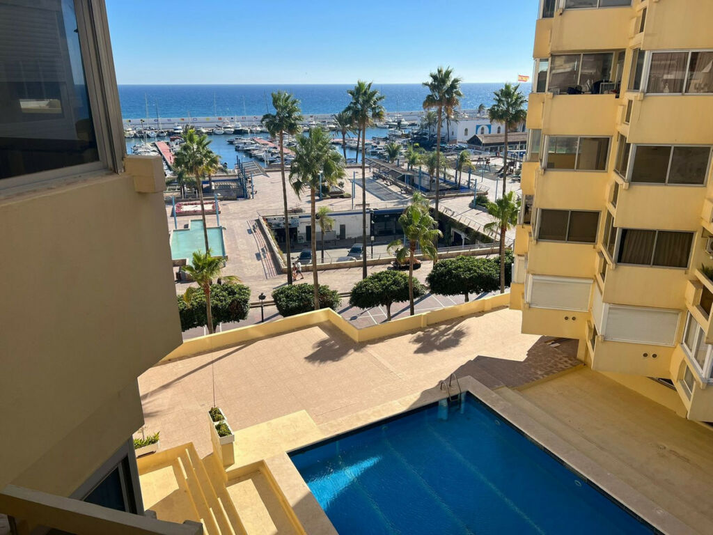 Middle Floor Apartment Marbella Málaga - image 3