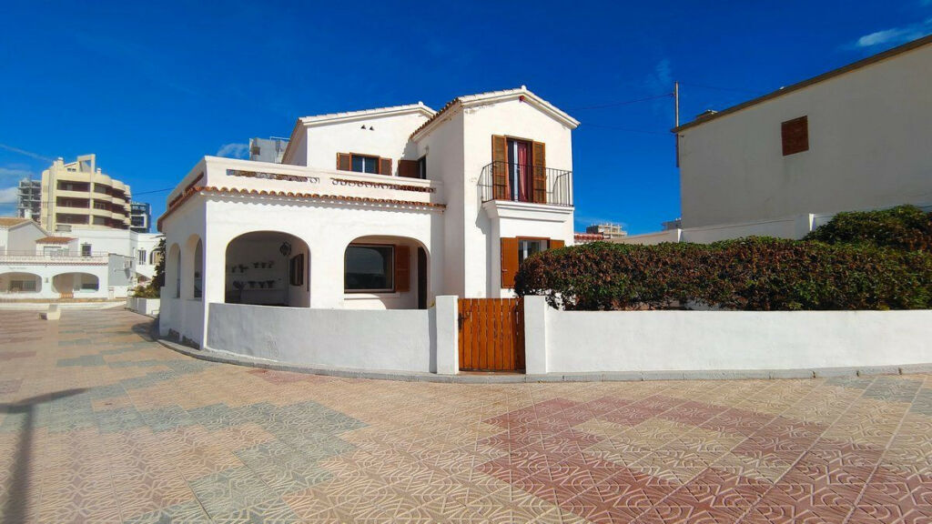 Detached Villa Calpe Alicante - image 3