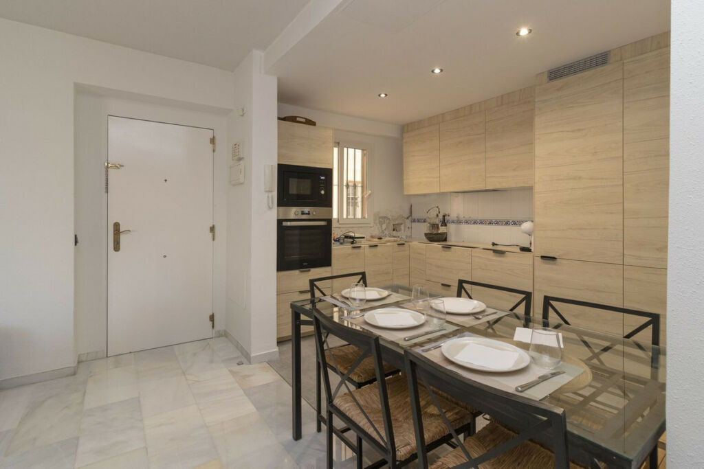 Middle Floor Apartment Benalmadena Málaga - image 3